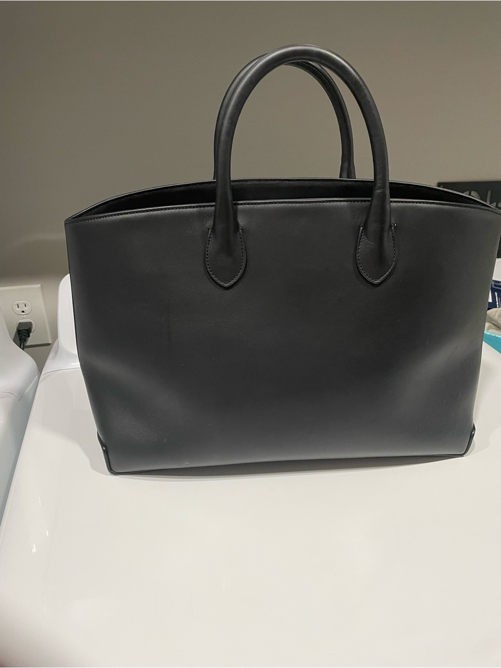 Flattered Black Leather Tote Bag - Picture 15 of 16